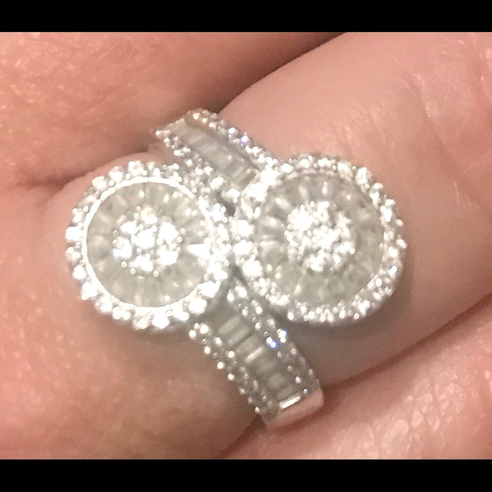 Beautiful Bella Luce bypass ring! worn a few times